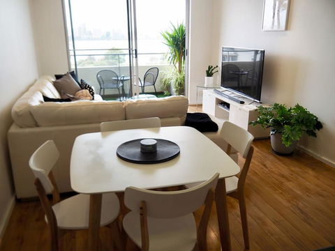 Breathtaking River & City Views! Free Parking & WiFi - Accommodation Bookings 0