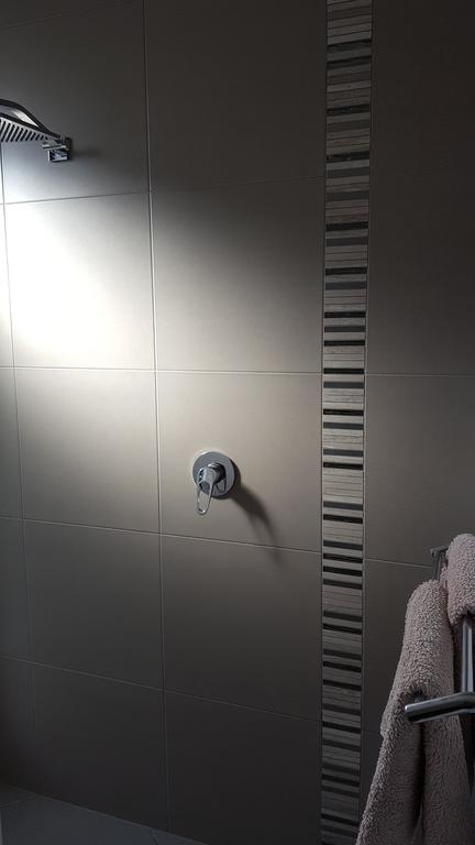 Brightwater Room For Rent On The Sunshine Coast - Accommodation Bookings 1