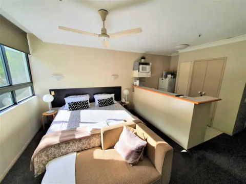 Brisbane City Resort Style Studio Waterfront Apartment - WINTER SPECIAL! - Accommodation Bookings 1