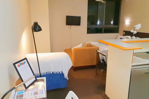 Brisbane City Resort Style Studio Waterfront Apartment - WINTER SPECIAL! - Accommodation Bookings 3
