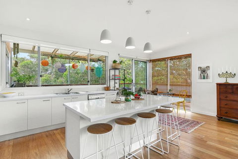 Bristlebird - Beach 650m, Pets, Fireplace, Linen, 4 Bdrm, WiFi - Accommodation Bookings 1