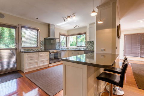 Broadwater By The Beach - With Heated Outdoor Spa - Accommodation Bookings 2
