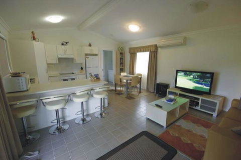 Broke Village Hideaway - Accommodation Bookings 3