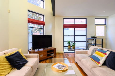 BROOKLYN Old Hat Factory Converted Warehouse - Accommodation Bookings 0