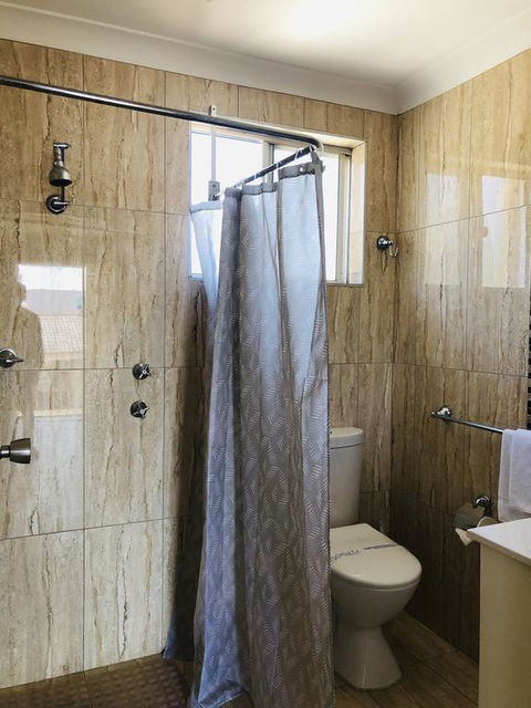 Buccaneer Motel - Deluxe Accommodation The Entrance - Accommodation Bookings 3