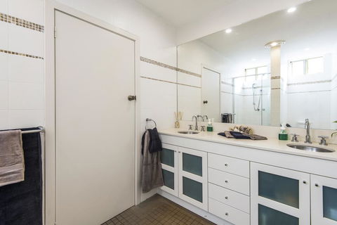 Bungan Beach House - Heated Indoor Pool - Accommodation Bookings 3