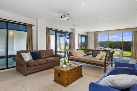 Bungan Beach House - Heated Indoor Pool - Accommodation Bookings 0