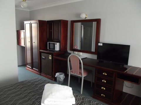 Bushman's Motor Inn - Accommodation Bookings 3