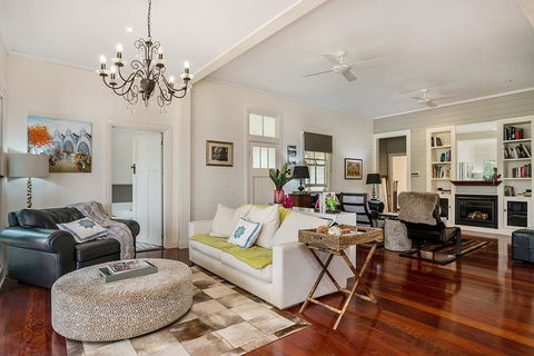 Caledonia House - Accommodation Bookings 1