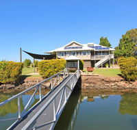 Campbell 7 - Large Queenslander on Maroochy River
