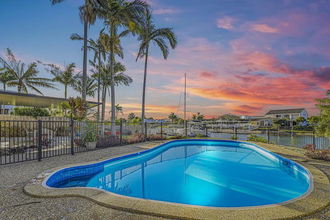 CANAL HOME NEAR MOOLOOLABA - Accommodation Bookings 1