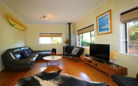 Cape Cod Beach House, 25 Skyline Crescent - Accommodation Bookings 0