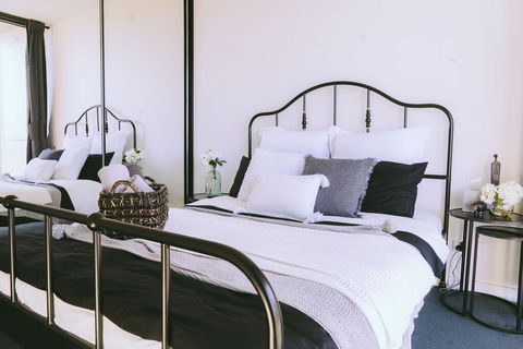 Capitol Executive Apartment On London Circuit - Accommodation Bookings 3
