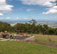 Captain's Lookout - elevated ocean views rural stay