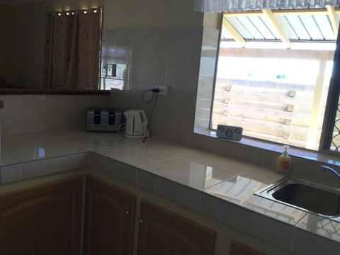 Caretakers Cottage Budget Accommodation - Accommodation Bookings 3