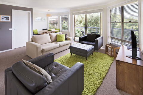 Caribou 3 - Modern & Spacious With Views Over Lake Jindabyne - Accommodation Bookings 0