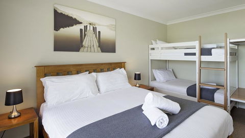 Caribou 3 - Modern & Spacious With Views Over Lake Jindabyne - Accommodation Bookings 3