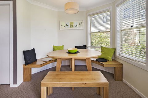 Caribou 3 - Modern & Spacious With Views Over Lake Jindabyne - Accommodation Bookings 1