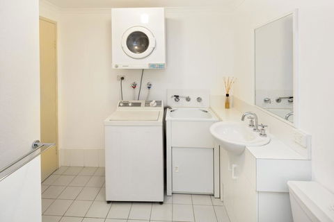 Cascades 3 Well Appointed And Central Location - Accommodation Bookings 1