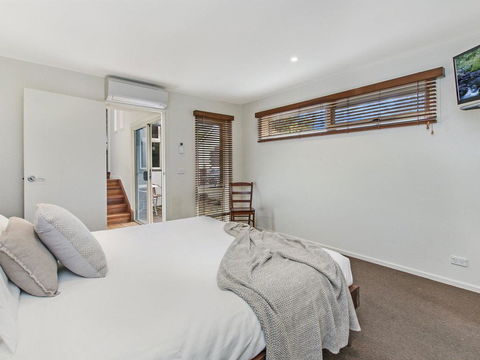 CASTWOOD VILLA No. 1 - Accommodation Bookings 0