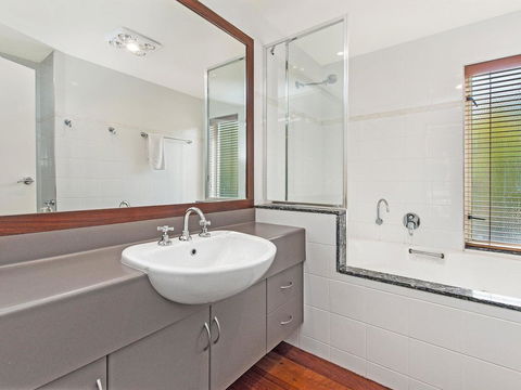 CASTWOOD VILLA No. 1 - Accommodation Bookings 3