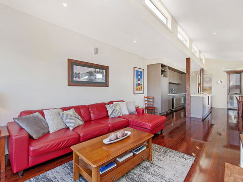 CASTWOOD VILLA No.2 - Accommodation Bookings 0