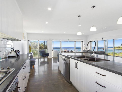 Catalina - Brand New House - Accommodation Bookings 3