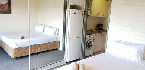 Cedarwood Apartments - Accommodation Bookings 3