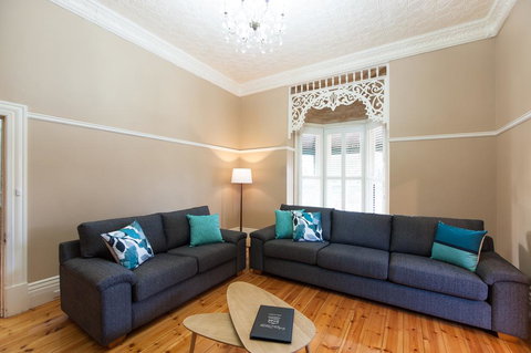 Central Charm - Accommodation Bookings 3