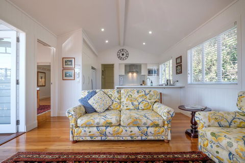 Central Cottage - Accommodation Bookings 1