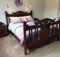 Central executive 3br townhouse 50m to dean street - Accommodation Bookings