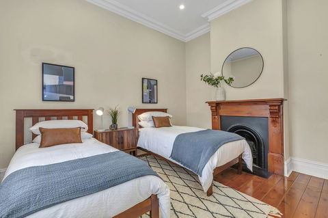 Character Home - Easy Tram To City - Accommodation Bookings 1