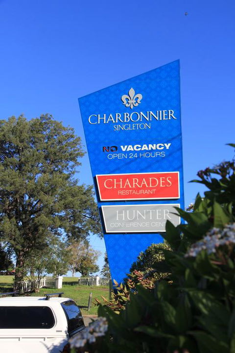 Charbonnier Motor Inn - Accommodation Bookings 3