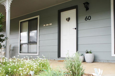 Charlottes Honor - River & Golf Cottage - Accommodation Bookings 0