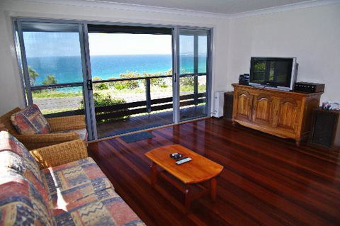 Charm Cottage, 58 Skyline Crescent - Accommodation Bookings 3