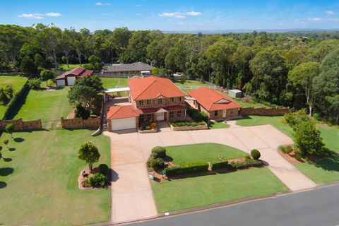 Charming Brisbane Acreage Pool - Accommodation Bookings 1