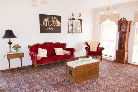 Charming Brisbane Acreage Pool - Accommodation Bookings 3