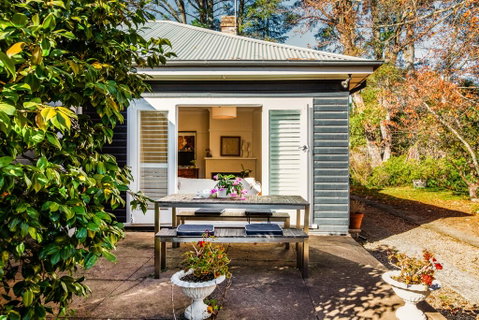 Charming Mountain Cottage - Accommodation Bookings 0