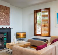 Chic Two-storey Cottage with Darling Harbour Views - Accommodation Bookings