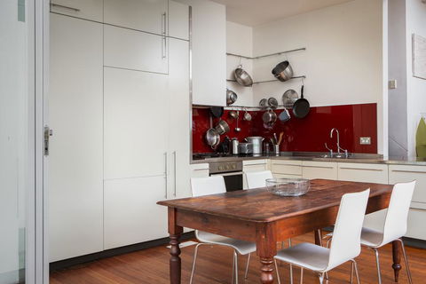 Chic Two-storey Cottage With Darling Harbour Views - Accommodation Bookings 2