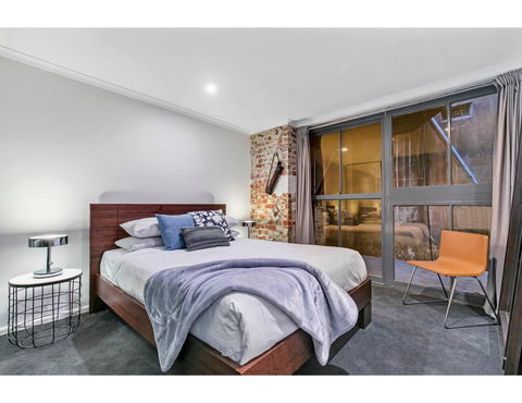 Chic Warehouse Apartment In Hipster, Foodie Hub - Accommodation Bookings 1