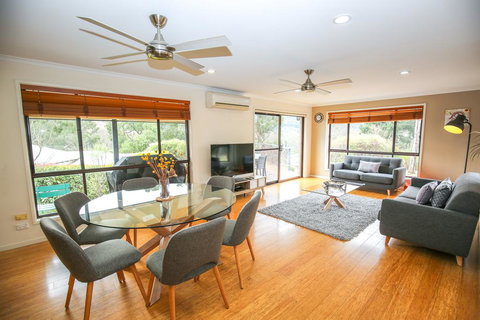 Cindy's View - Accommodation Bookings 2