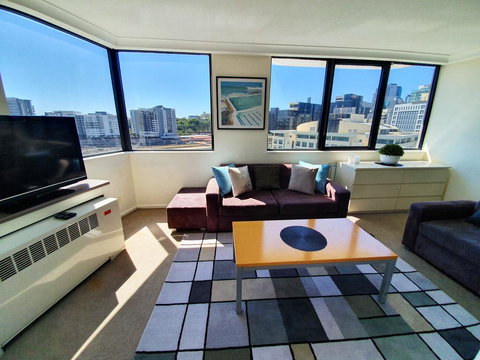 City Sunsets & South Bank , CBD, Views, Pool, Netflix - Accommodation Bookings 1