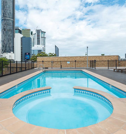 City Sunsets & South Bank , CBD, Views, Pool, Netflix - Accommodation Bookings 3