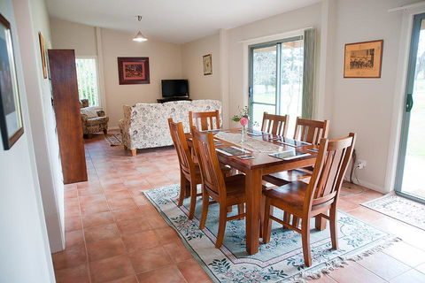 Clarendon Chalets - Accommodation Bookings 3