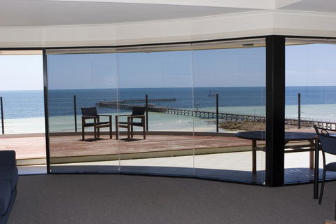 Cliff House Beachfront Villas - Accommodation Bookings 1