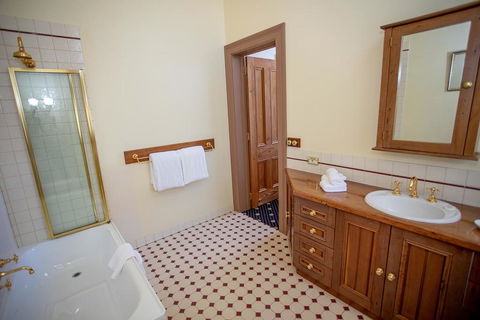 Clocktower Suites - Accommodation Bookings 2