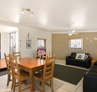 Close to Water Restaurants and Clubs Toorbul St Bongaree - Accommodation Bookings