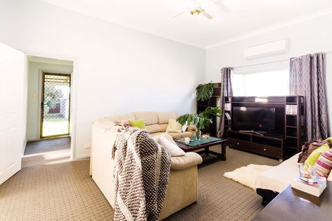 Coal D' Vine Cottage - Cessnock NSW - Accommodation Bookings 3