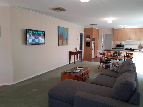 Cobram Cottage - Accommodation Bookings 3